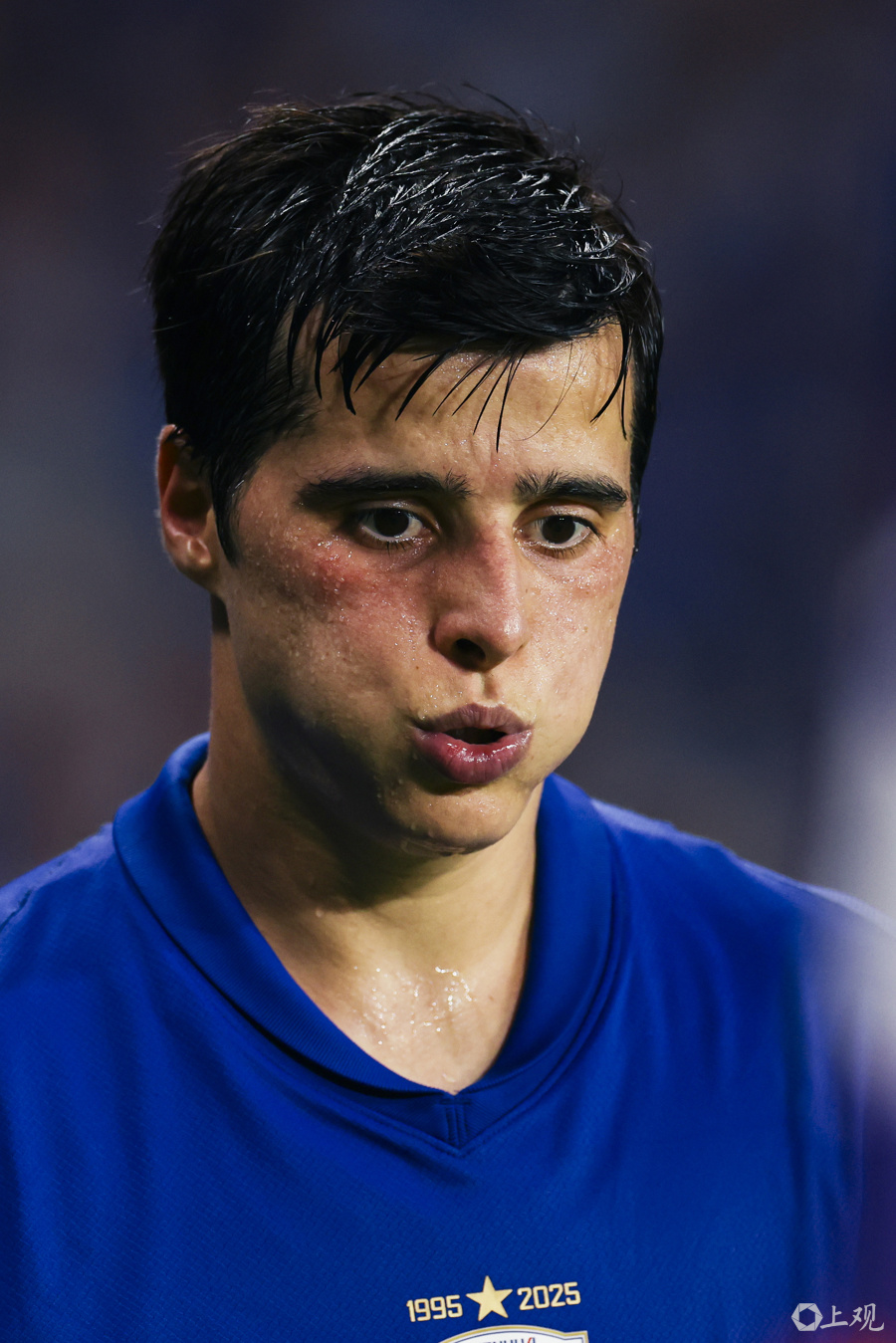 卡壳的进攻, 本人提出了, 号球衣的特 卡壳的进攻, 本人提出了, 号球衣的特