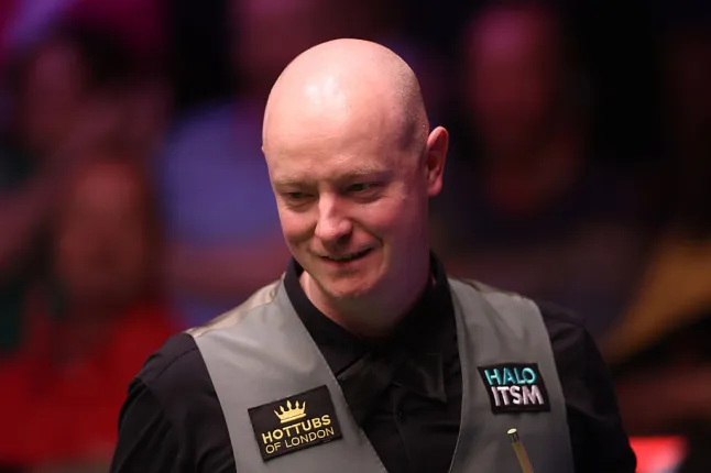 惊艳表现被, 着麦克风说