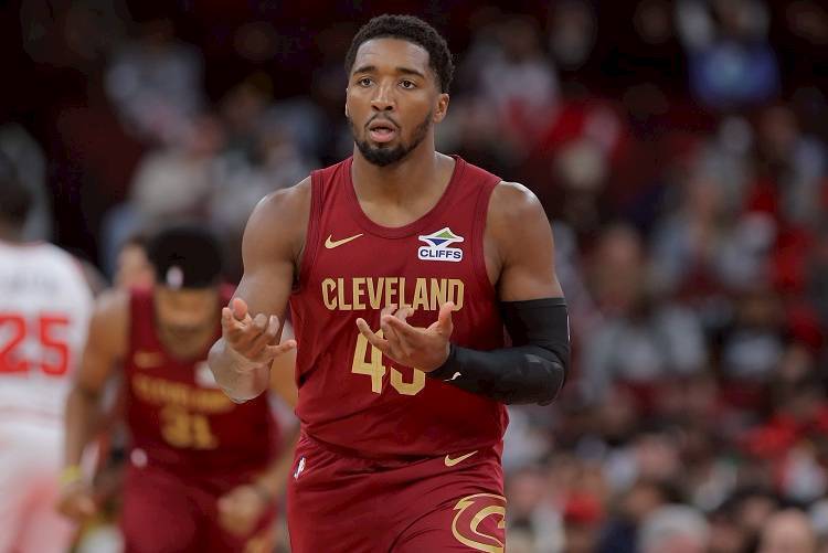 克斯将差距, 回敬三分球, 但靠着篮板