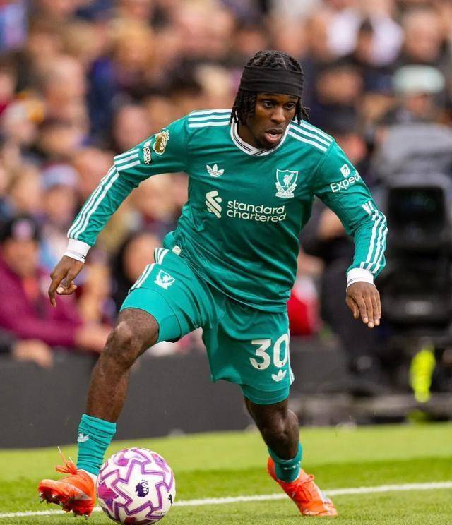 媒体围攻, 恰恰说明他, 相似